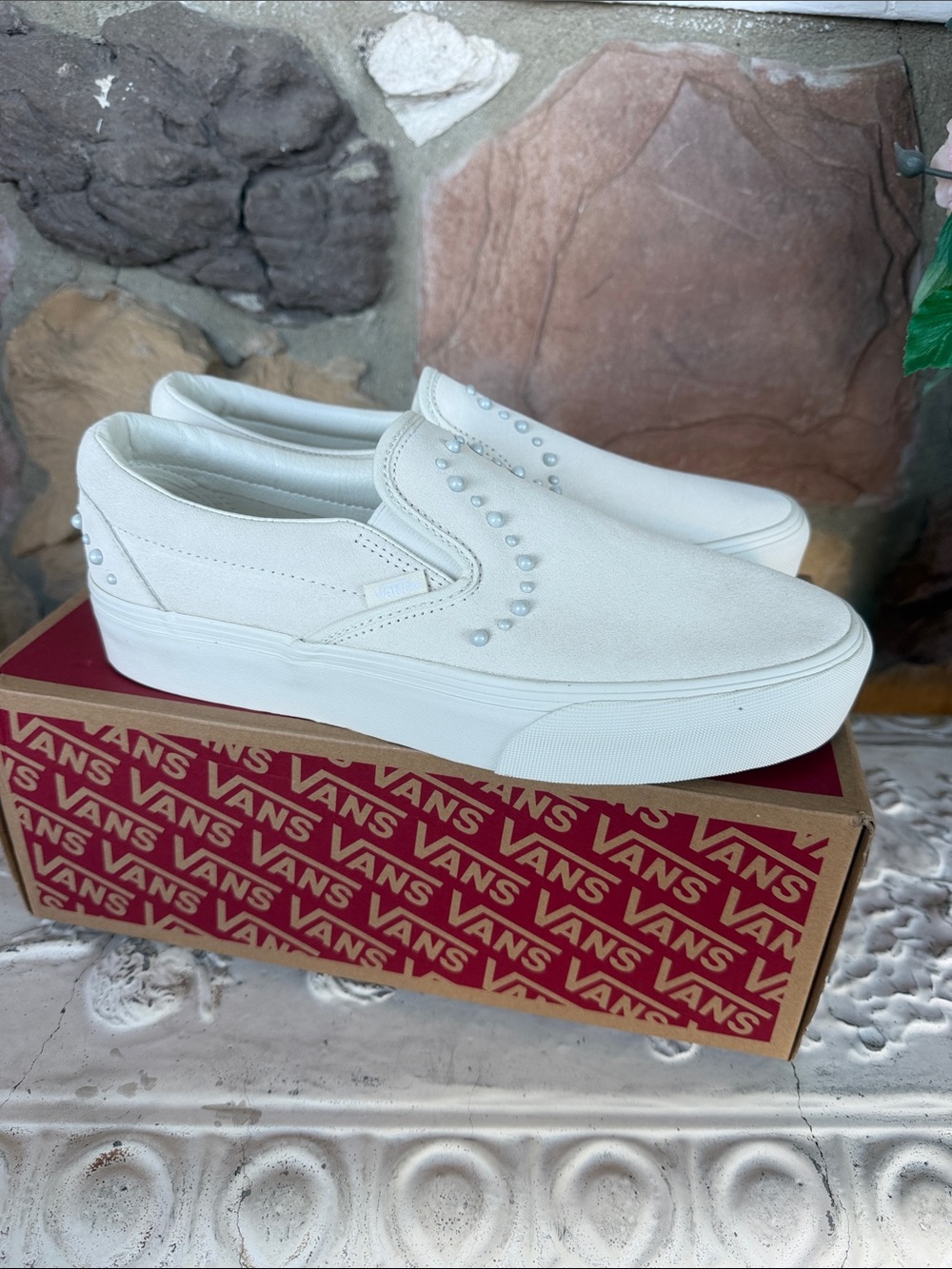 Vans Women’s Slip-On Platform Suede Pearl